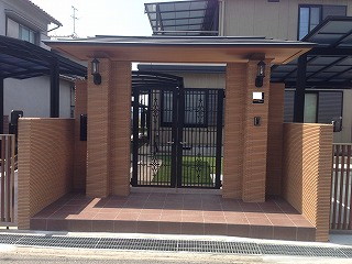 奈良市　Ｋ邸　リフォーム外構工事　駐車場拡張　迎門 After画像