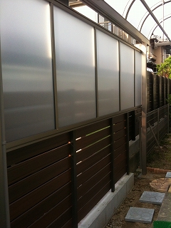 生駒市　S邸　リフォーム外構工事　テラス・前面パネル　目隠しフェンス イメージ画像