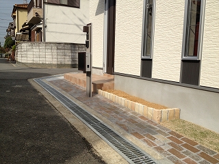 東大阪市　T邸　新築外構工事　機能門柱　カーポート イメージ画像
