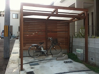 生駒市　Ｋ邸　リフォーム外構工事　サイクルポート　ウッドデッキ イメージ画像