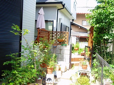 奈良市　ガーデン工事　オリジナルテラス・開閉シェード・ベンチ付タイルテラス イメージ画像
