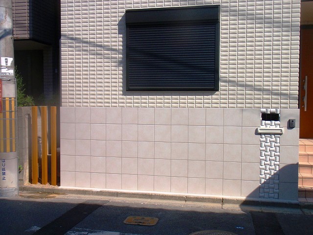 枚方市　Ｉ邸　シンプル　タイル門柱 イメージ画像
