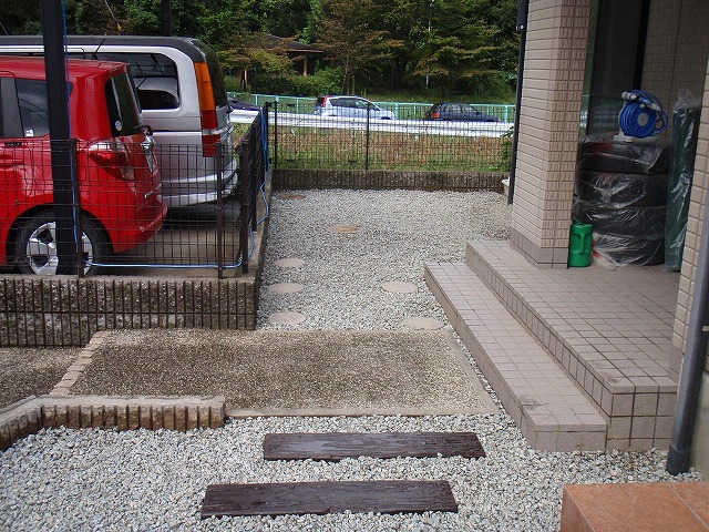 奈良市　O邸　庭リフォーム　レンガベンチ　ウッドフェンス イメージ画像