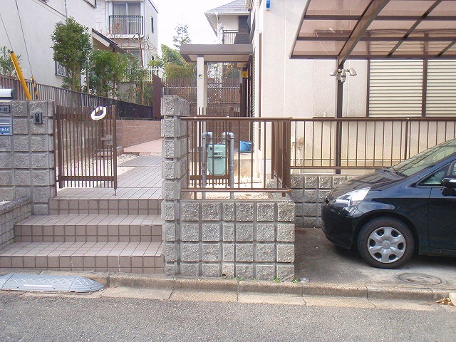 奈良市　N邸　門周り改修工事　駐車場増設　カーポートサイドパネル Before画像