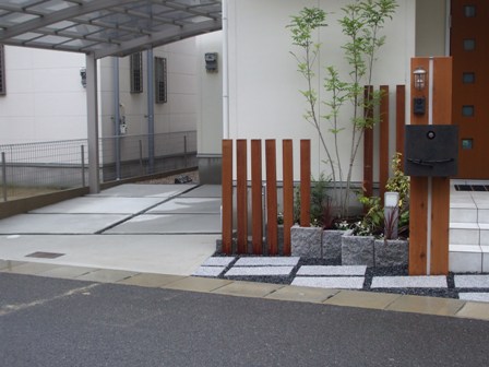 奈良市　S邸　門周り・駐車場リフォーム　オリジナル門柱　ナチュラル イメージ画像