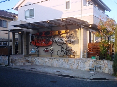 京都府木津川市　Ｎ邸　カーポート・テラス工事　自転車フック イメージ画像