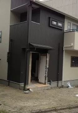 奈良市　T邸　新築外構工事　枕木　システムポールのサムネイル