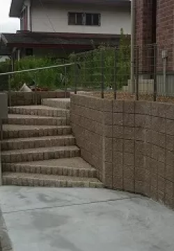 奈良市　外構リフォーム工事　フェンス　階段アプローチのサムネイル