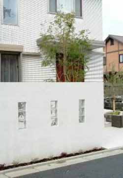 京都府木津川市　新築外構工事　タイルテラス　ガラスブロックのサムネイル
