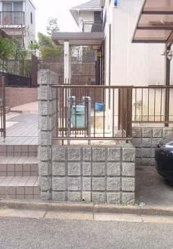 奈良市　N邸　門周り改修工事　駐車場増設　カーポートサイドパネルのサムネイル