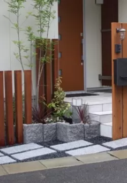 奈良市　S邸　門周り・駐車場リフォーム　オリジナル門柱　ナチュラルのサムネイル