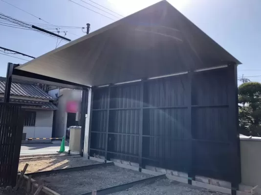 【奈良市】シャッター付きカーポート設置工事｜三協アルミFⅡ+電動ガレージ　施工例